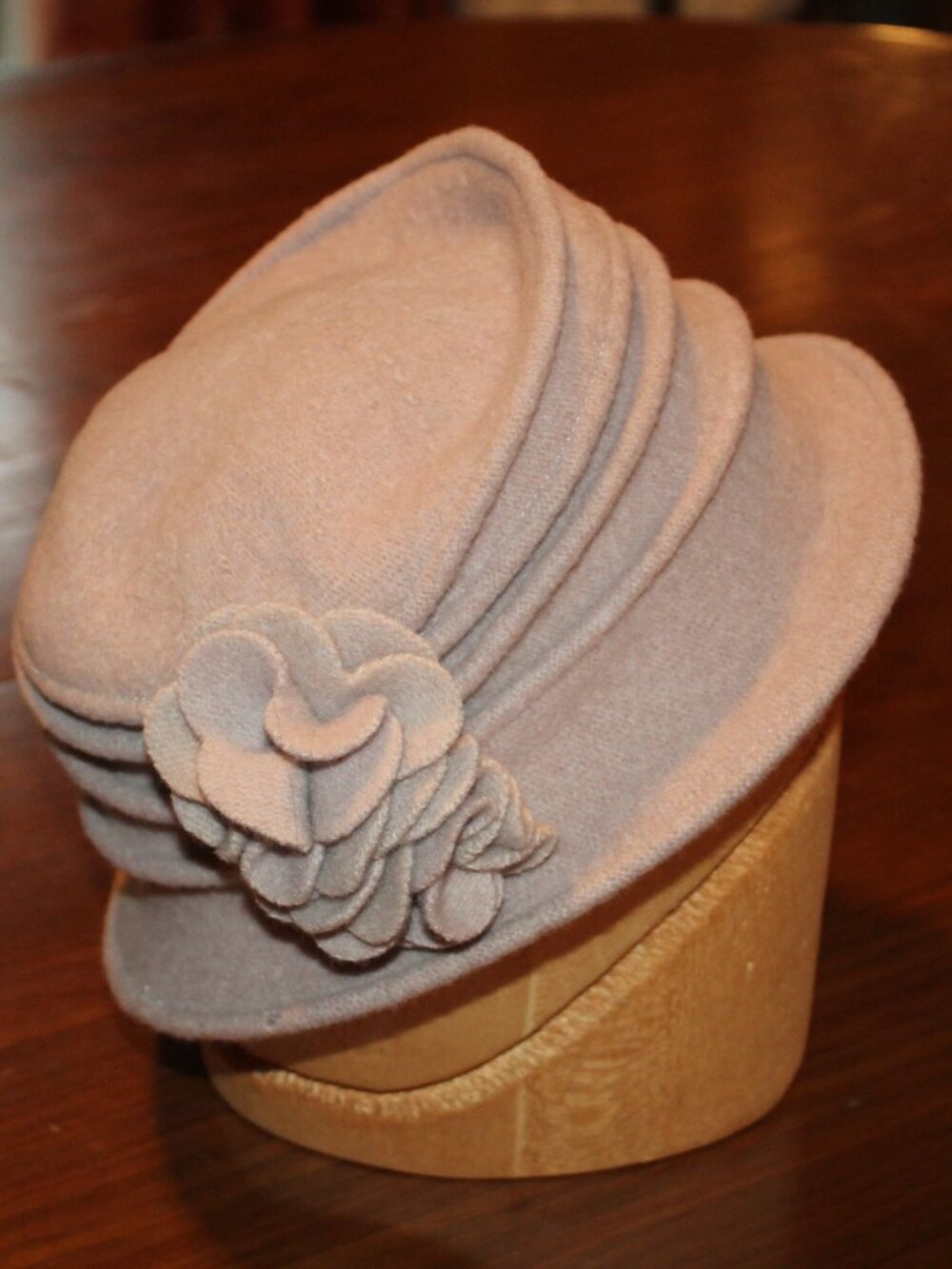 Scala Pronto HAT Creamy Blush Pink 100% Wool Felt Pleated Cloche Cozy Winter Cap